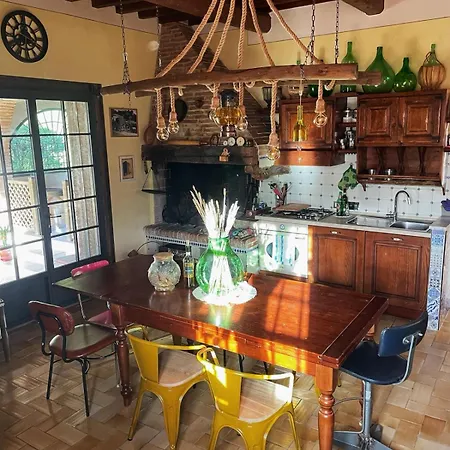 Casa Nel Bosco Il Grottone 蒙塔约内