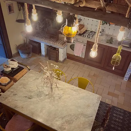 Casa Nel Bosco Il Grottone 蒙塔约内